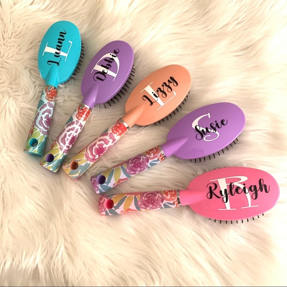 Beauty hairbrush initial name - Picture 6 of 11